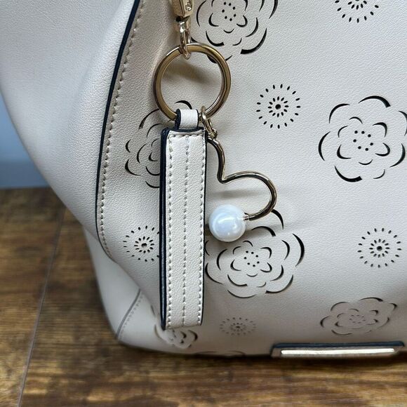 Marc New York Andrew Marc Beige Flower Cut Out Hobo Bag Purse Gold Hardware - Picture 7 of 15